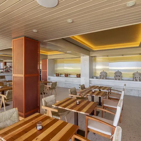 Next - By Savoy Signature Otel Funchal