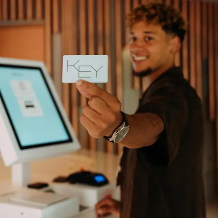 Next - By Savoy Signature פונשל