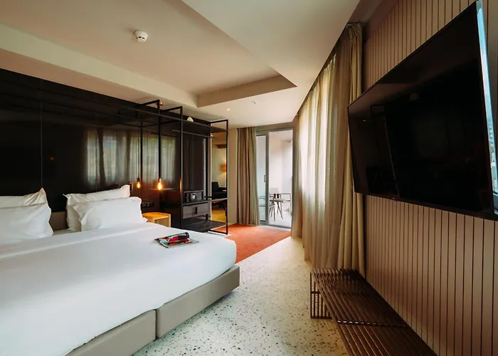 Next - By Savoy Signature 푼샬